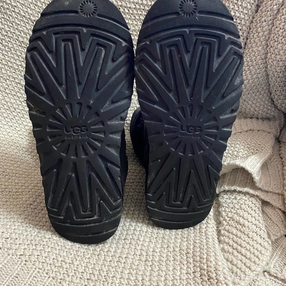 Black Cassidee Knit and Leather Uggs, Size 6 - Picture 2 of 5